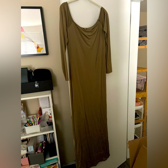 BNWOT SKIMS Longsleeve Maxi Dress in Olive - Picture 1 of 2
